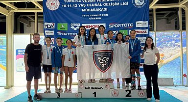 Yüzme sporunda toplam 14 madalya geldi