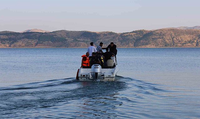 Yüzmek için göle giren çocuk kayboldu