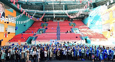 YYÜ Tıp Fakültesi'nde mezuniyet coşkusu: Genç hekimler diplomalarını aldı