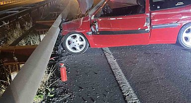 Zonguldak'ta otomobil bariyerlere çarptı: 1 yaralı